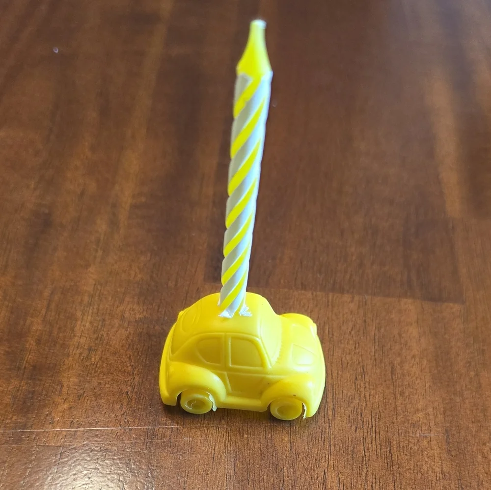 Novelty birthday candle Volkswagen Beetle car design with 22 fitted candles.